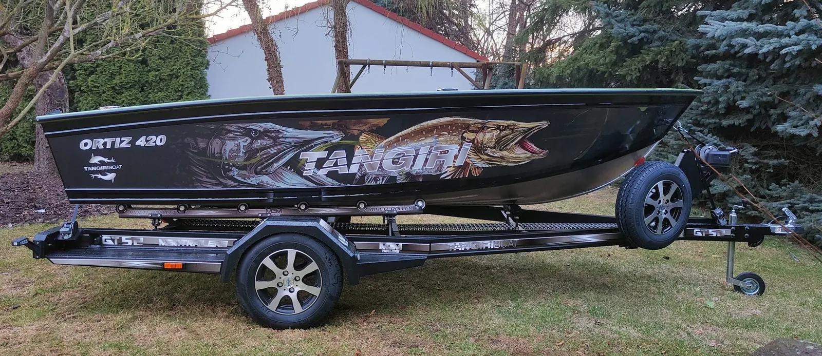 Ortis 420 z grafiką szczupaka